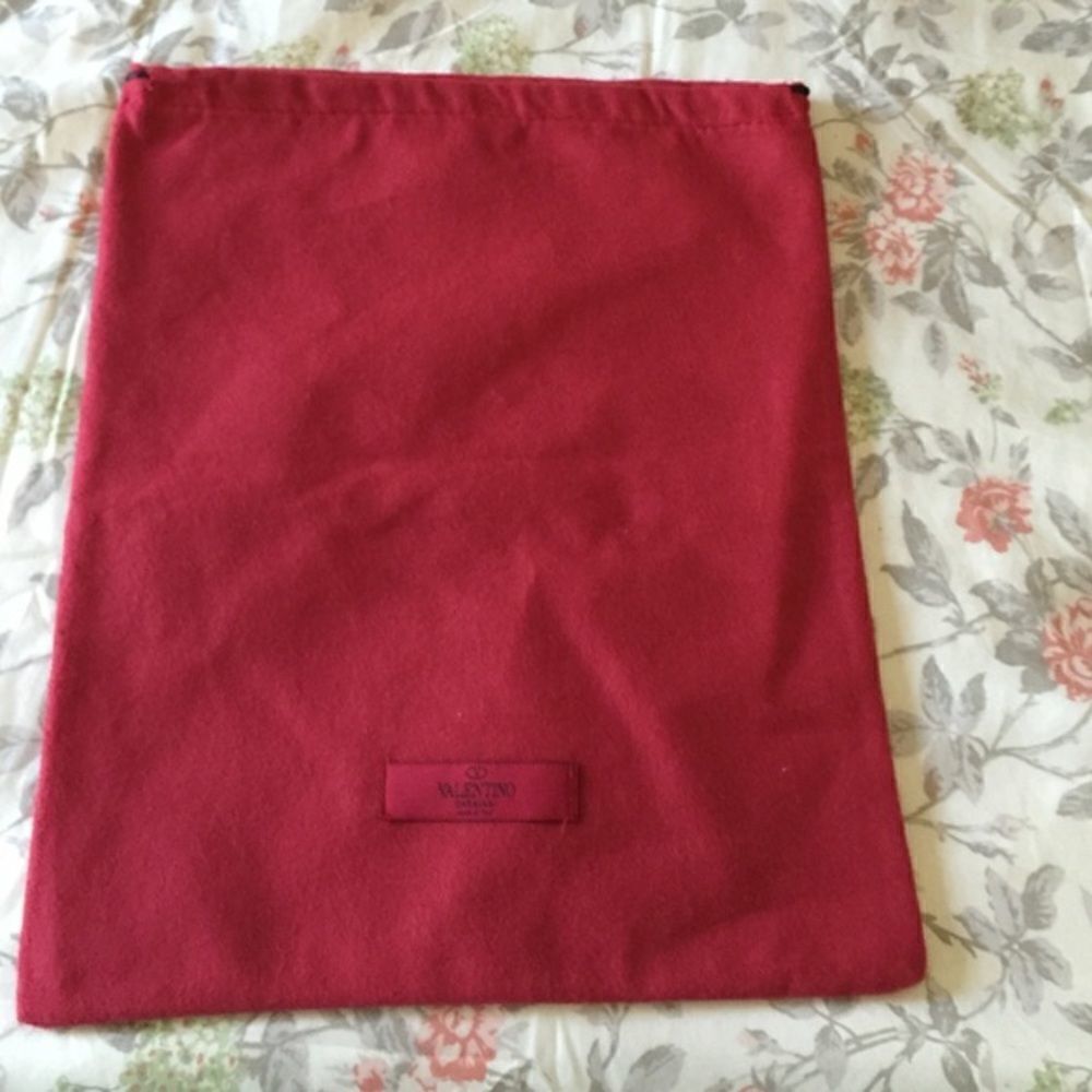 🎉last deal🎊Valentino dust bag 🎀